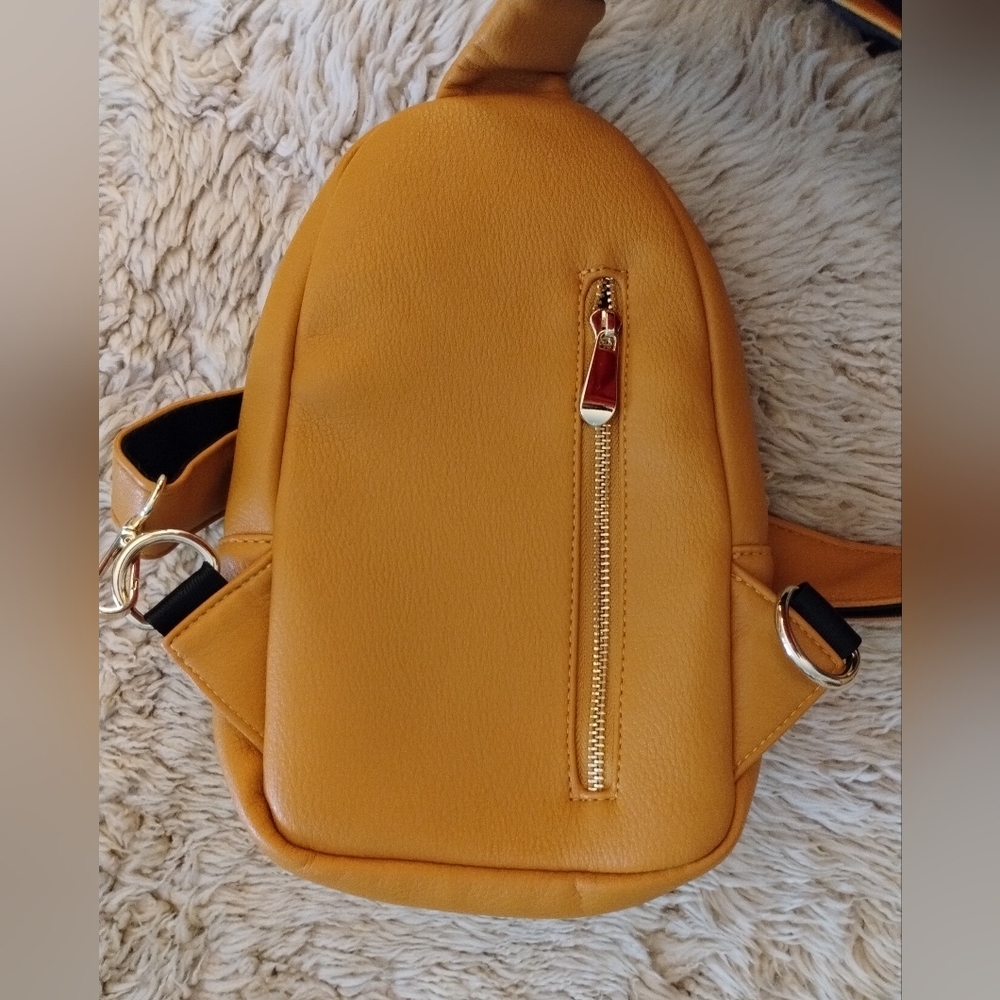 NWOT INICAT 5-Way Crossbody Sling Waist or Shoulder Bag - Picture 6 of 17